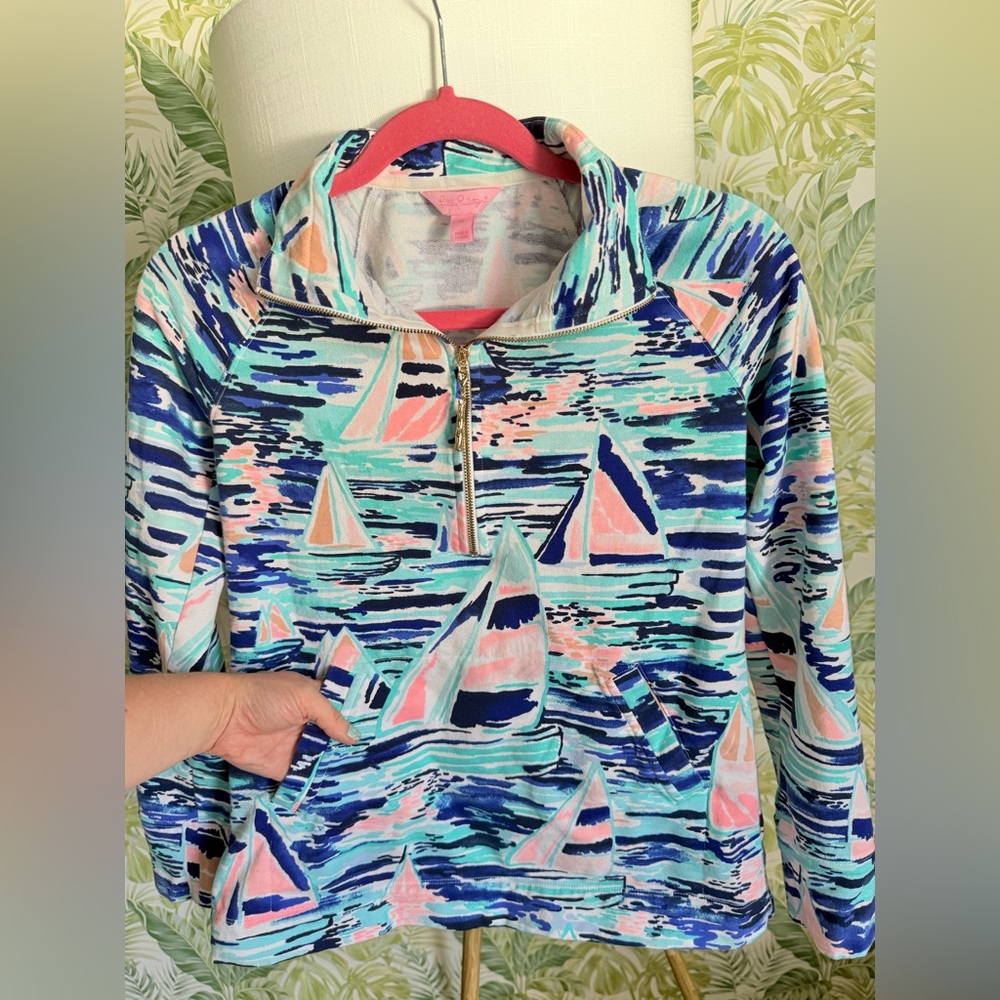 Women’s Lilly Pulitzer Skipper Popover in Pier Pressure. - Picture 2 of 9